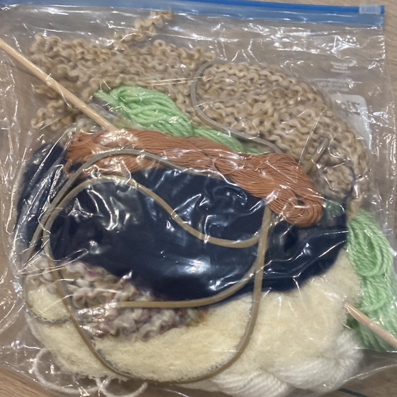 High quality Yarn kit wool, wooden dowel, leather perfect for homemade crafts! - Picture 2 of 9